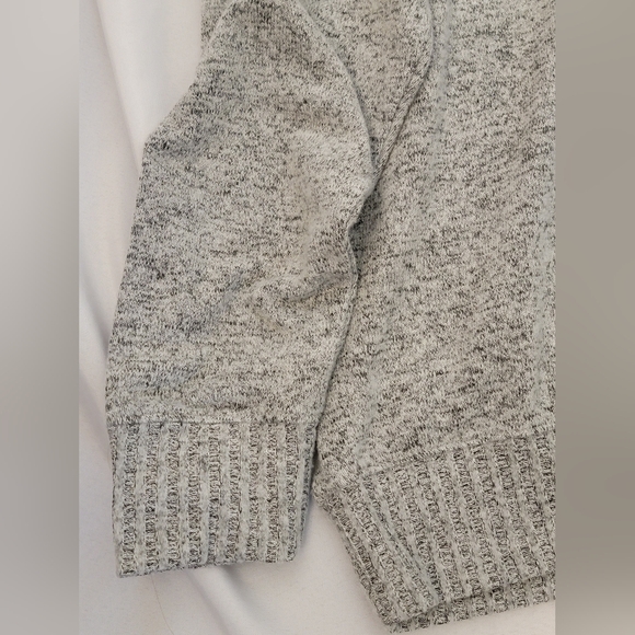 NWT Torrid Callie Off-the-Shoulder Sweater Size 1 (1X 14-16) - Picture 2 of 9